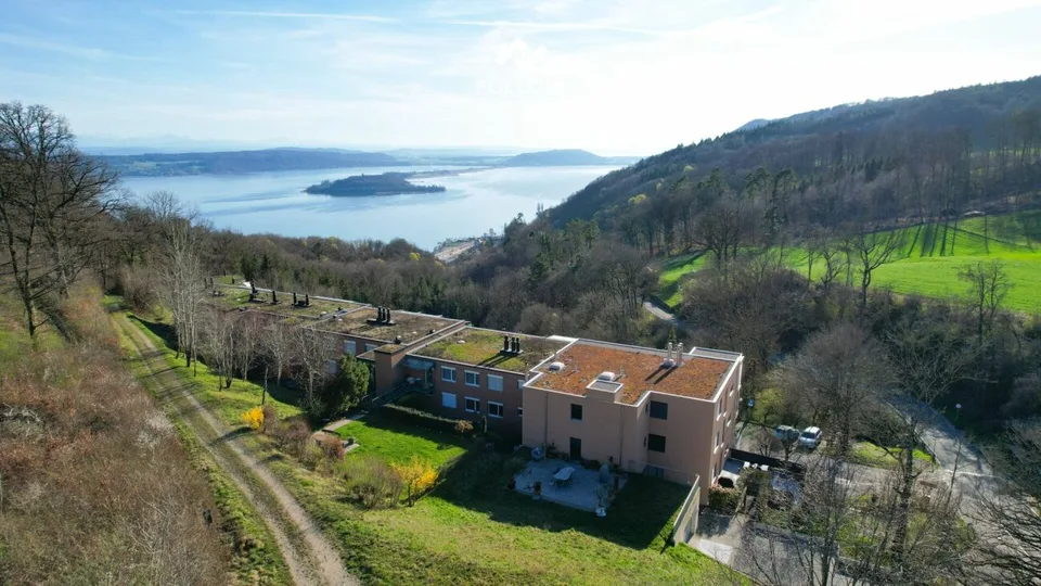 Panoramablick über den Bielersee: Modernisierte Attika-Traumwohnung in Twann – Foto 20 von 23