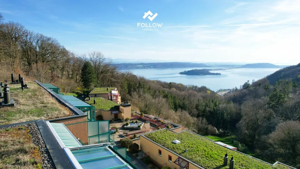 Panoramablick über den Bielersee: Modernisierte Attika-Traumwohnung in Twann – Foto 3 von 23