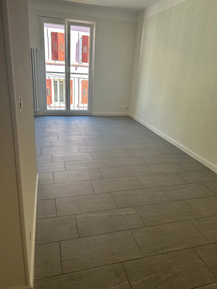 Charming 2.5-room apartment with balcony in Vallorbe