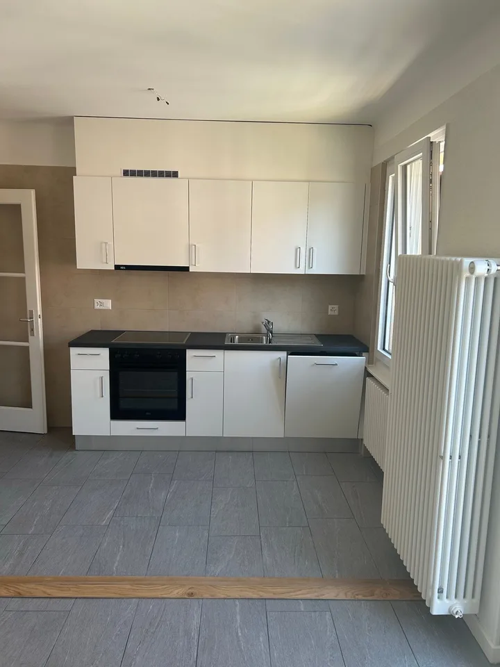 Charming 2.5-room apartment with balcony in Vallorbe