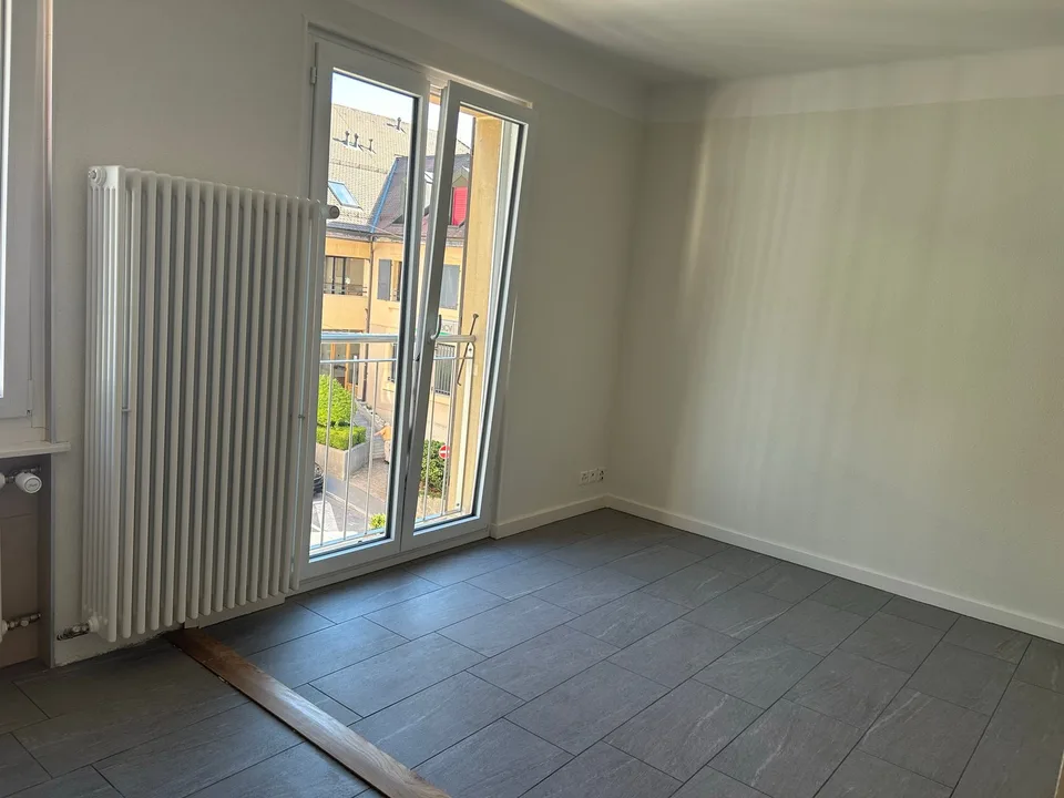 Charming 2.5-room apartment with balcony in Vallorbe