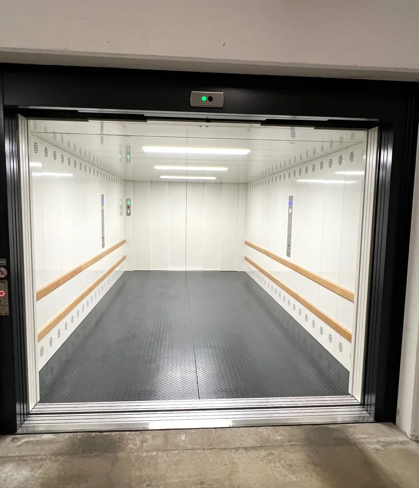 "In-line" parking space in AV100 garage – photo 5 of 6