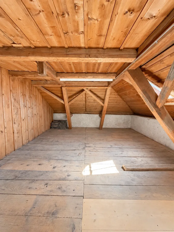 Charming 5.5-room row house in a quiet yet central location in Ennenda