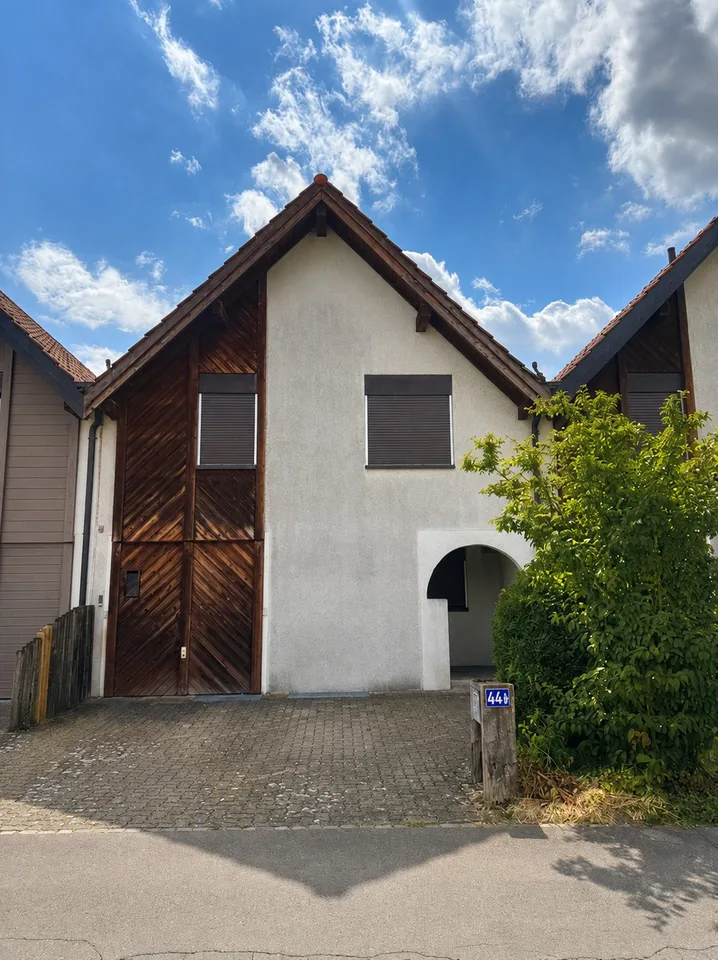 4.5-Zimmer-Reihenfamilienhaus mit Weitsicht ins Grüne – Foto 2 von 13