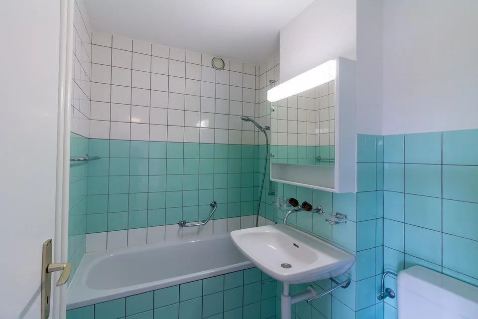 Appartamento moderno 4.5 locali con balcone in una zona tranquilla a Leuggern