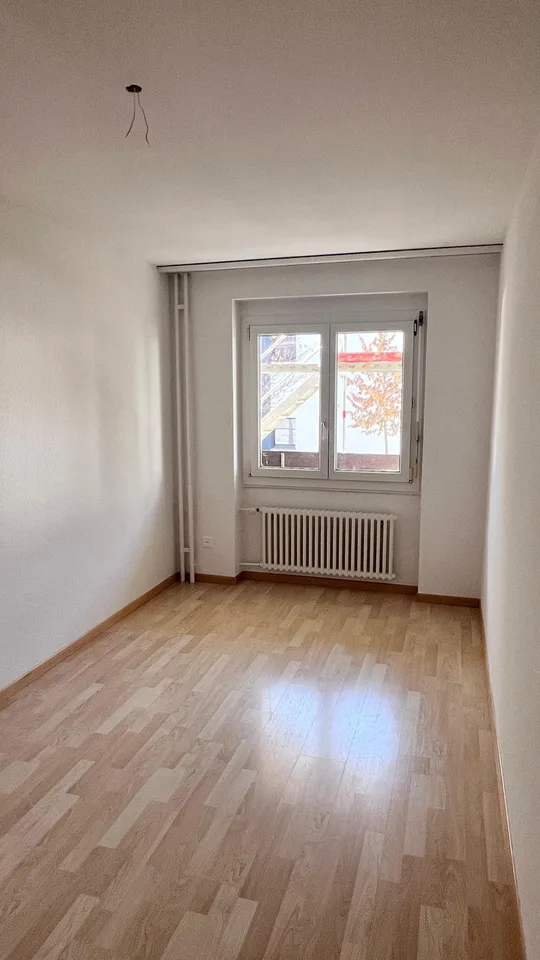 Appartamento moderno 4.5 locali con balcone in una zona tranquilla a Leuggern