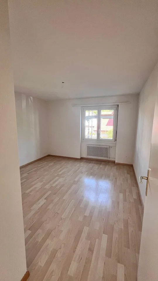 Appartamento moderno 4.5 locali con balcone in una zona tranquilla a Leuggern