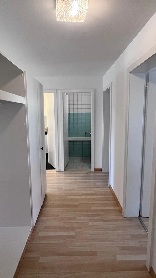 Appartamento moderno 4.5 locali con balcone in una zona tranquilla a Leuggern