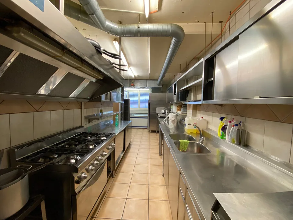 Schlüsselfertig & neu ausgebaut: Top-Gastrofläche – Foto 6 von 13