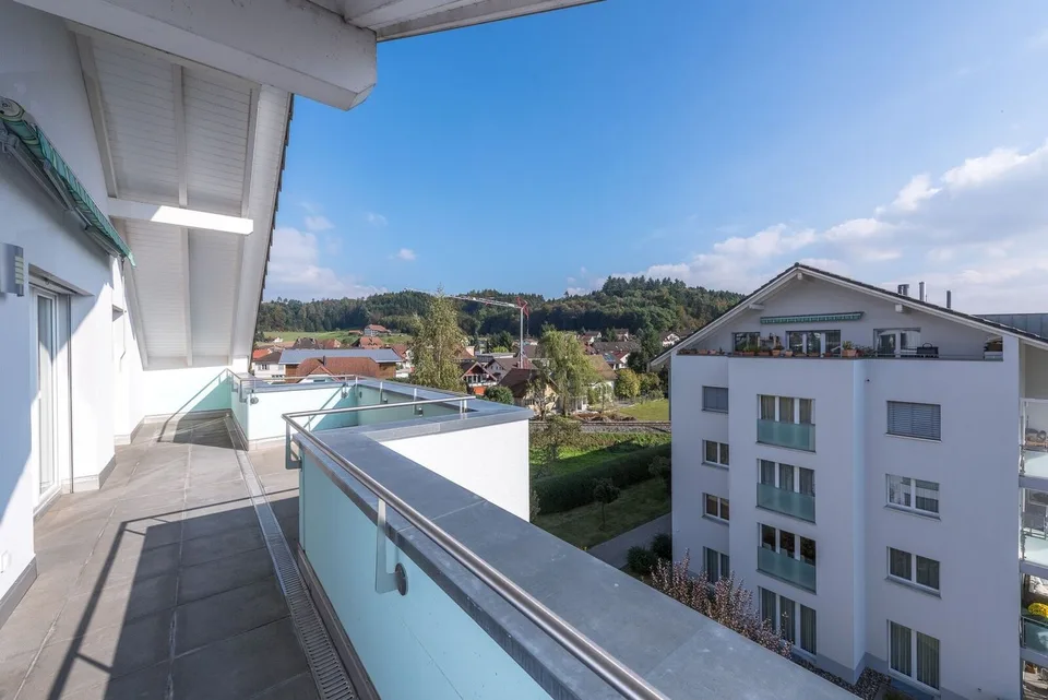Spacious 4.5 room attic apartment 136m2