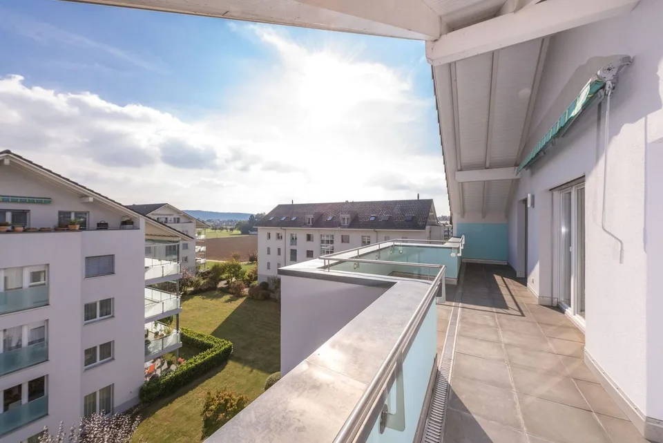 Spacious 4.5 room attic apartment 136m2