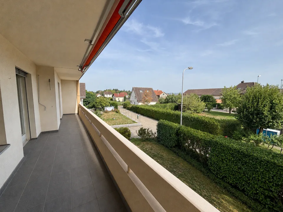 Incantevole appartamento di 4,5 locali con balcone e piscina – foto 2 di 9