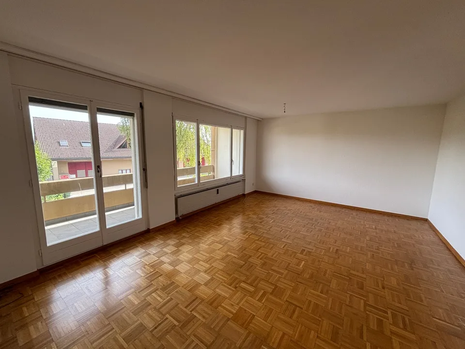 Incantevole appartamento di 4,5 locali con balcone e piscina – foto 4 di 9