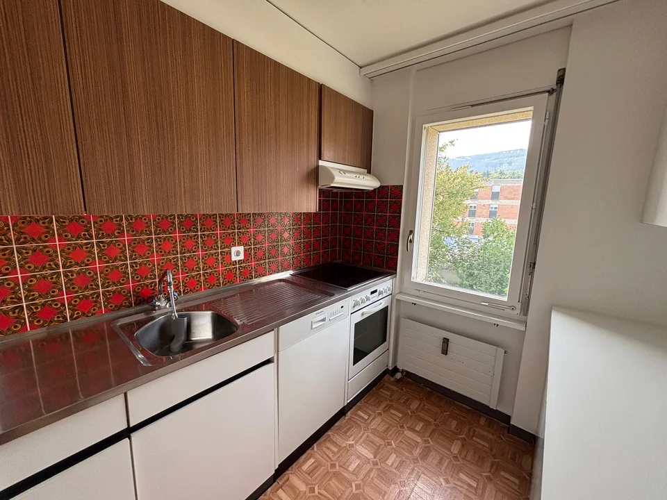 Incantevole appartamento di 4,5 locali con balcone e piscina – foto 3 di 9