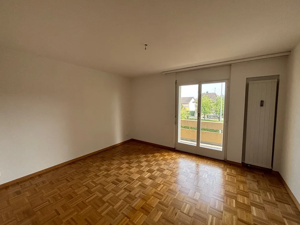Incantevole appartamento di 4,5 locali con balcone e piscina – foto 6 di 9