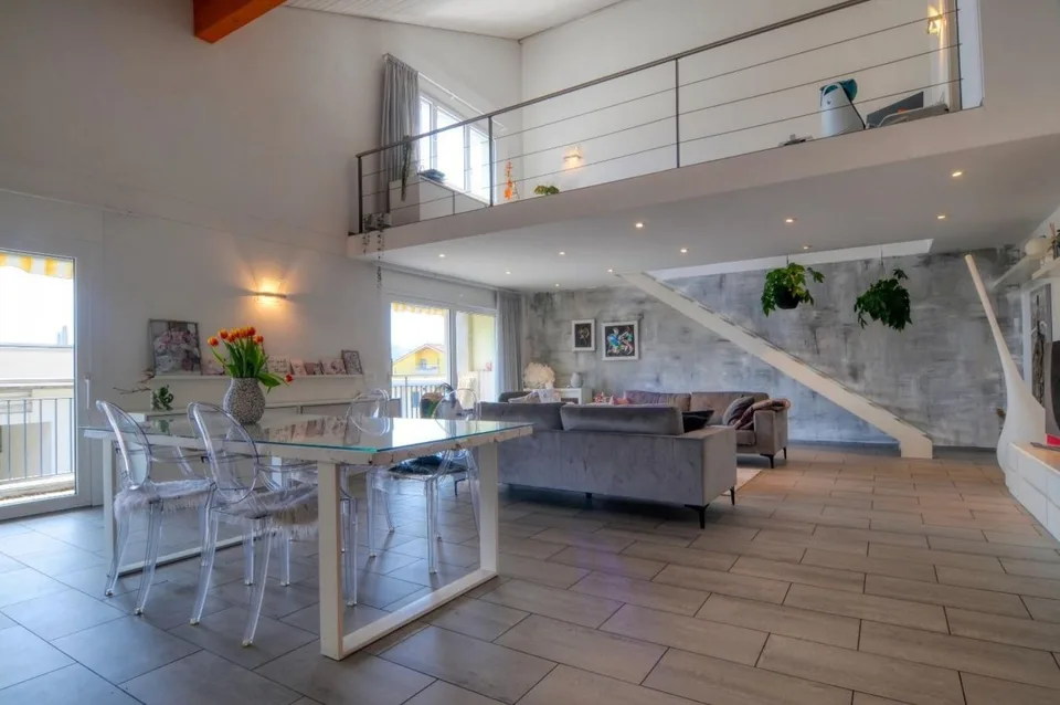 Duplex en attique à Solduno – espaces spacieux, galerie et deux balcons – photo 2 sur 5