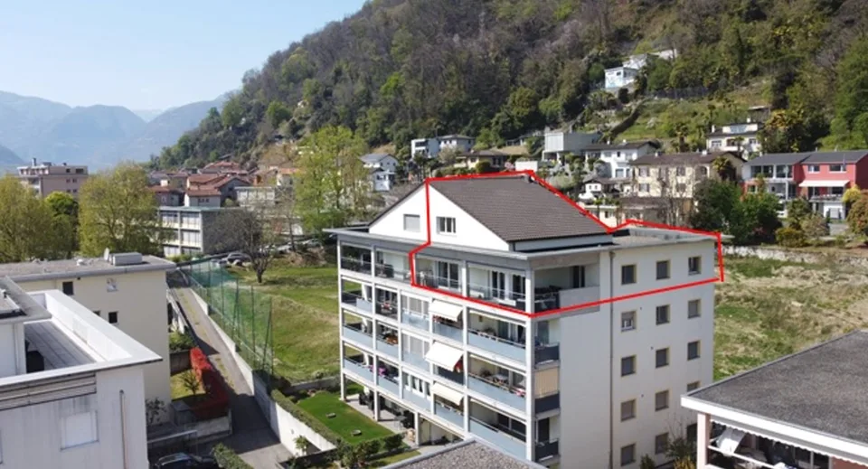 Duplex en attique à Solduno – espaces spacieux, galerie et deux balcons – photo 5 sur 5
