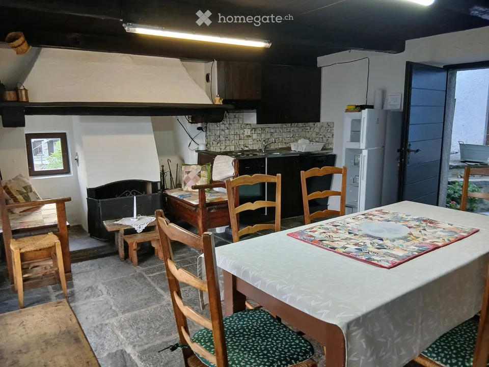 Tessin - Meublierte 4 ZiFerienWohung Jahresmiete // Tessin -Appartement meublé 4 pièces Vacances