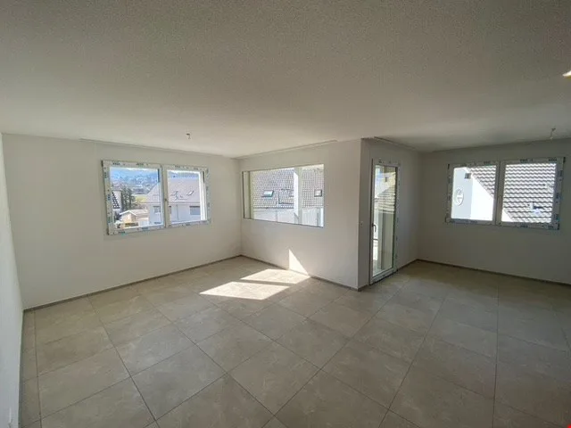 Modern and Luxurious Ground-Floor Apartment with Private Garden Share