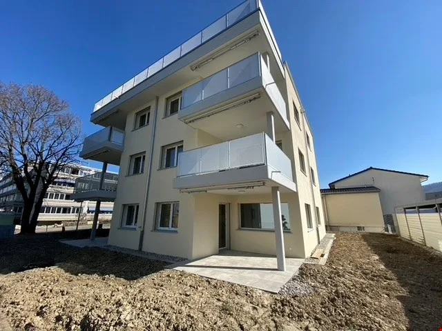 Modern and Luxurious Ground-Floor Apartment with Private Garden Share