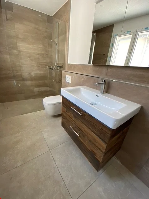 Modern and Luxurious Ground-Floor Apartment with Private Garden Share