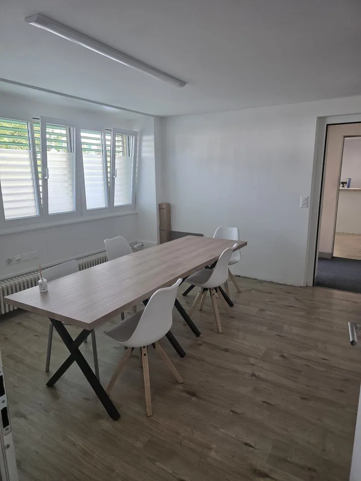 Espace commercial polyvalent bureau + entrepôt à louer à Muri | environ 157 m² | près de l'A6 – photo 2 sur 8