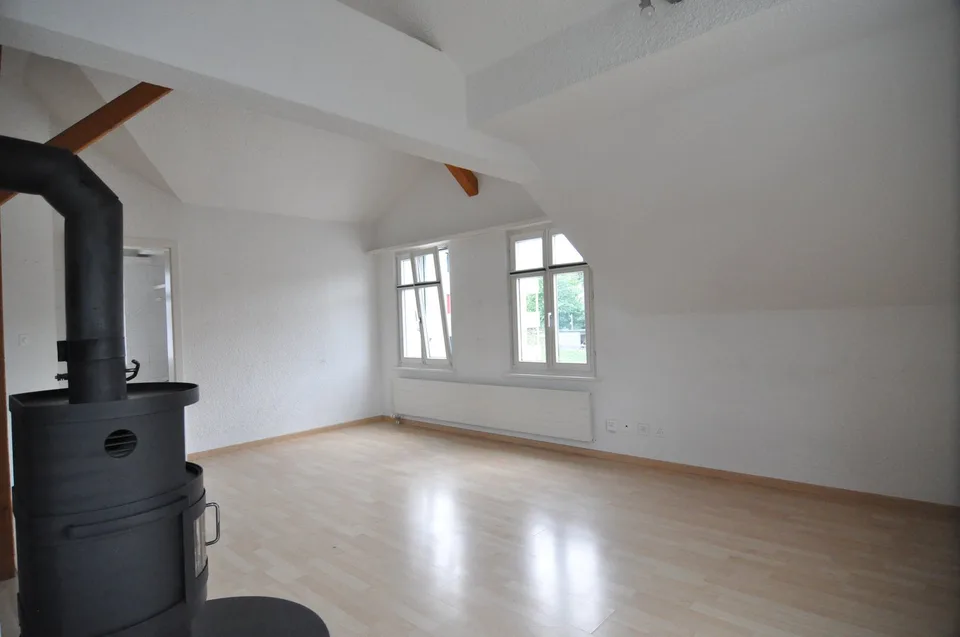 Charmante 2.5-Zimmer-Dachwohnung an der Flawilerstrasse in Oberuzwil