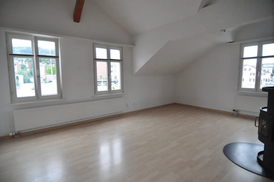 Charmante 2.5-Zimmer-Dachwohnung an der Flawilerstrasse in Oberuzwil
