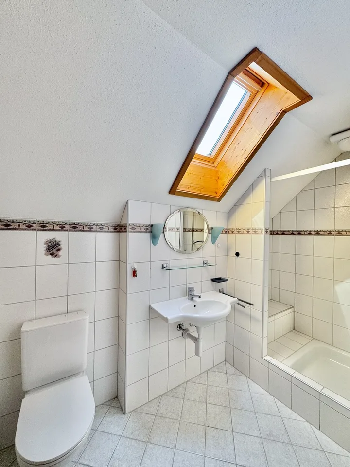 6.5 Zi. Riegelhaus mit Werkstatt/Stallung,Terrasse & Garten – Foto 9 von 13