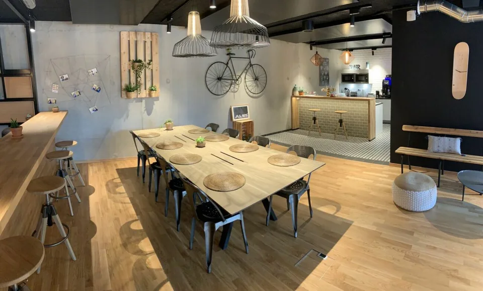 A space is becoming available! Close to the lake, transportation, 360 m2 office for rent in Morges – photo 9 of 14