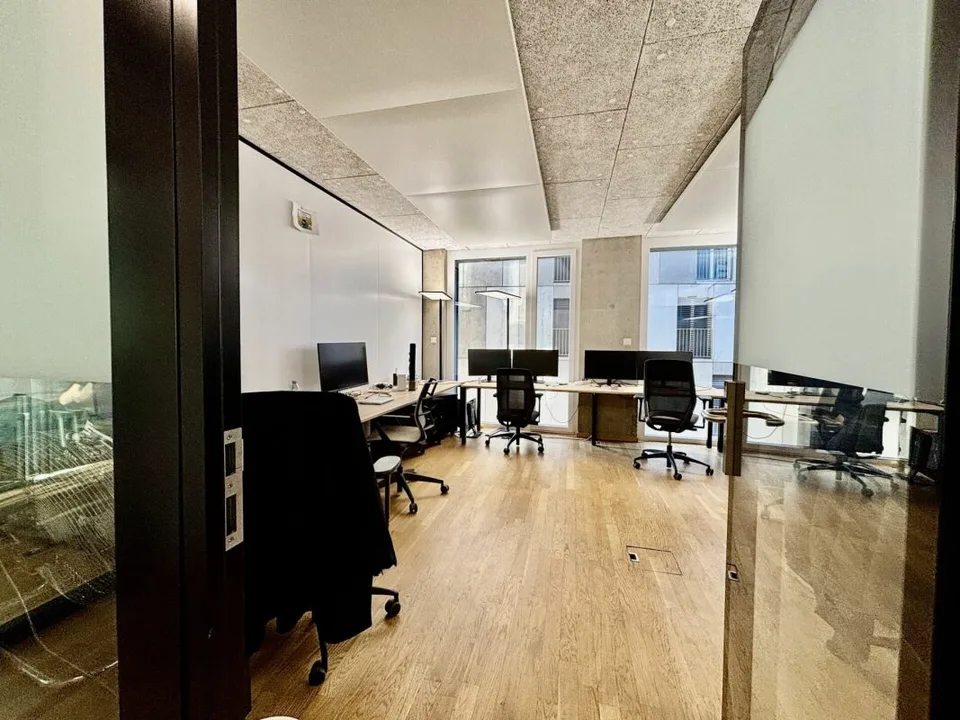 A space is becoming available! Close to the lake, transportation, 360 m2 office for rent in Morges – photo 4 of 14