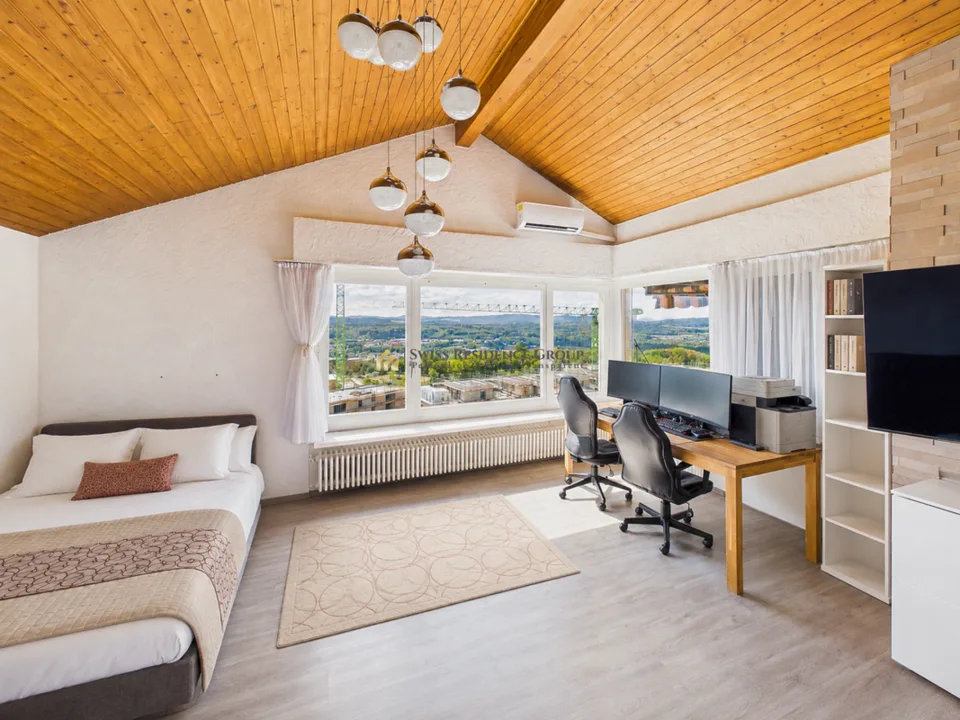 Vivere con vista: casa unifamiliare di 7,5 locali con piscina e grande giardino – foto 1 di 14