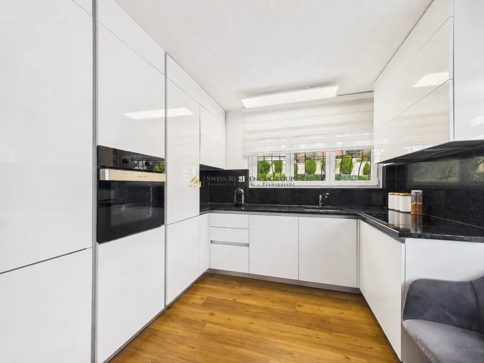 Vivere con vista: casa unifamiliare di 7,5 locali con piscina e grande giardino – foto 4 di 14