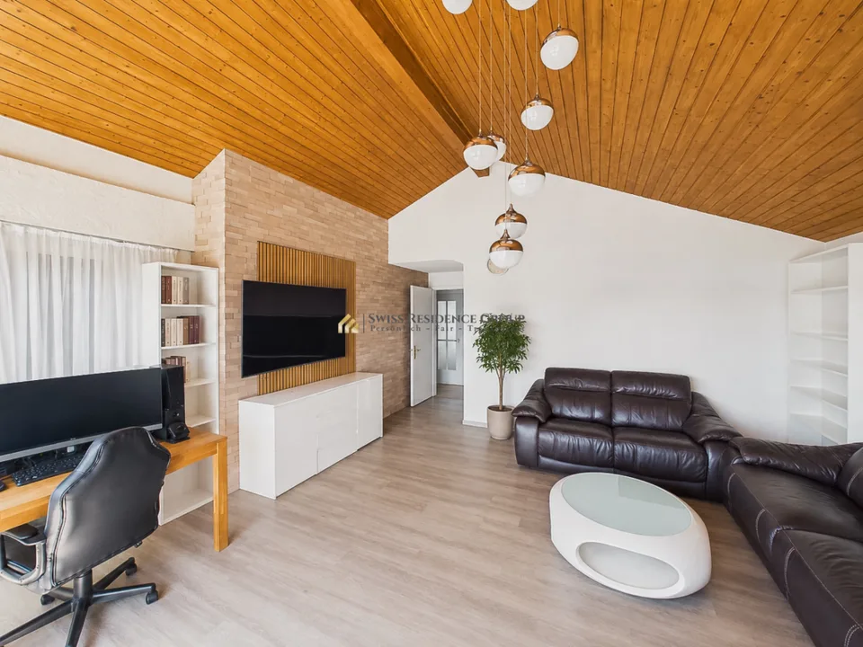 Vivere con vista: casa unifamiliare di 7,5 locali con piscina e grande giardino – foto 13 di 14