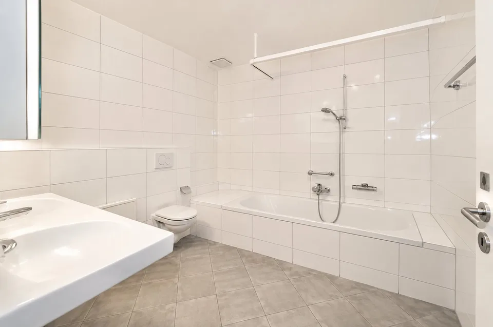 Geräumige 4.5-Zimmer-Wohnung mit Wintergarten in Bottmingen