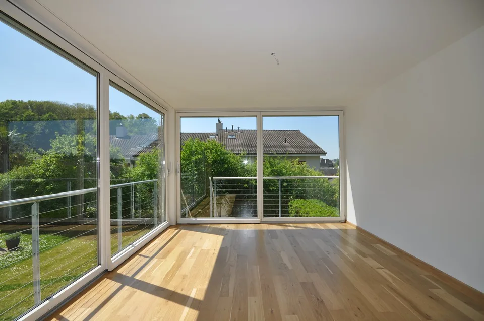 Geräumige 4.5-Zimmer-Wohnung mit Wintergarten in Bottmingen