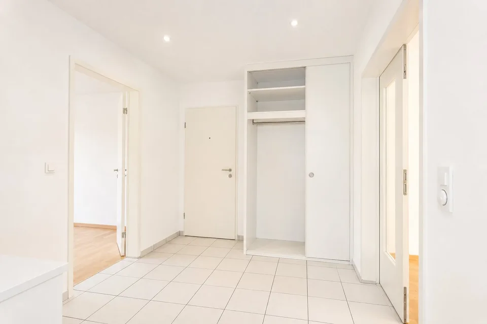 Geräumige 4.5-Zimmer-Wohnung mit Wintergarten in Bottmingen