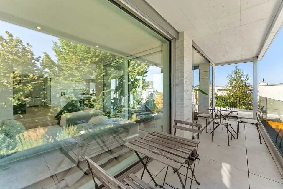 Exklusive 5.5-Zimmer-Traumwohnung mit Seeblick am Oberfeldweg in Bellmund
