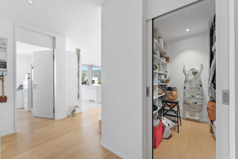 Exklusive 5.5-Zimmer-Traumwohnung mit Seeblick am Oberfeldweg in Bellmund