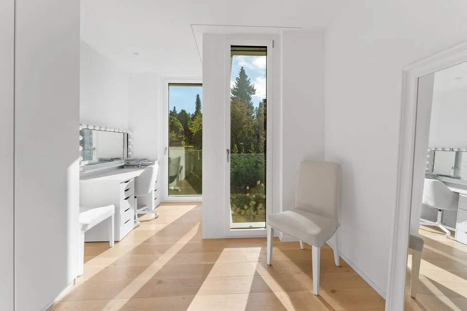 Exklusive 5.5-Zimmer-Traumwohnung mit Seeblick am Oberfeldweg in Bellmund
