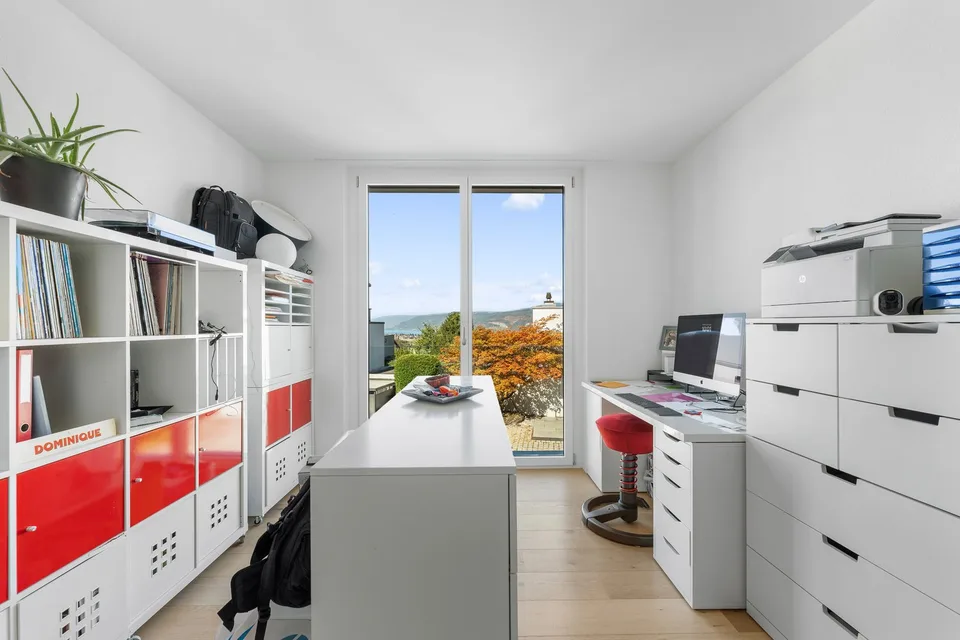 Exklusive 5.5-Zimmer-Traumwohnung mit Seeblick am Oberfeldweg in Bellmund