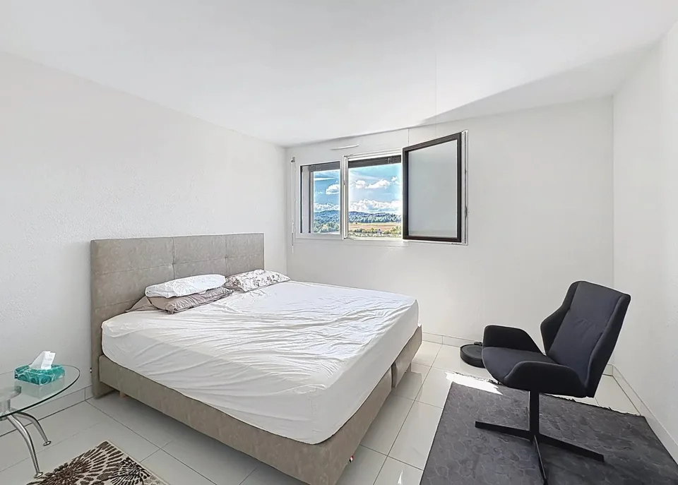 Magnificent attic with breathtaking views – photo 10 of 12