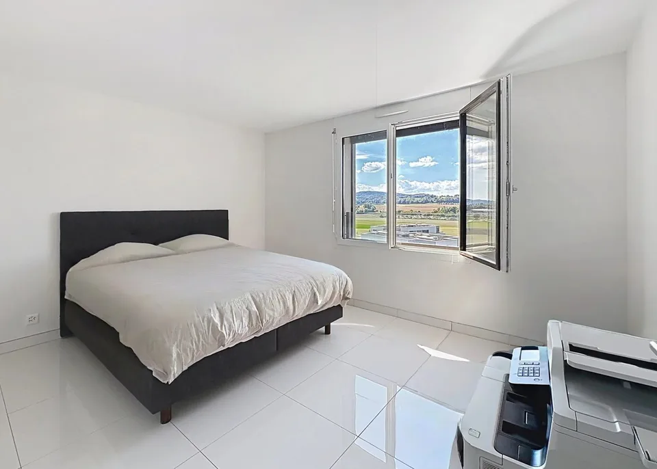 Magnificent attic with breathtaking views – photo 11 of 12