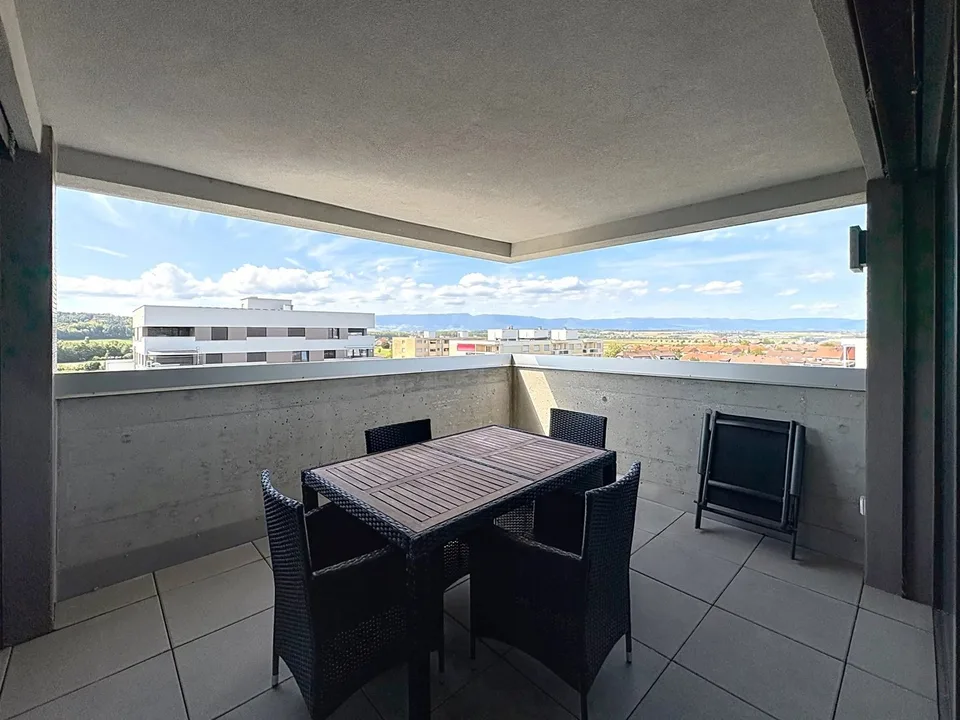 Magnificent attic with breathtaking views – photo 4 of 12