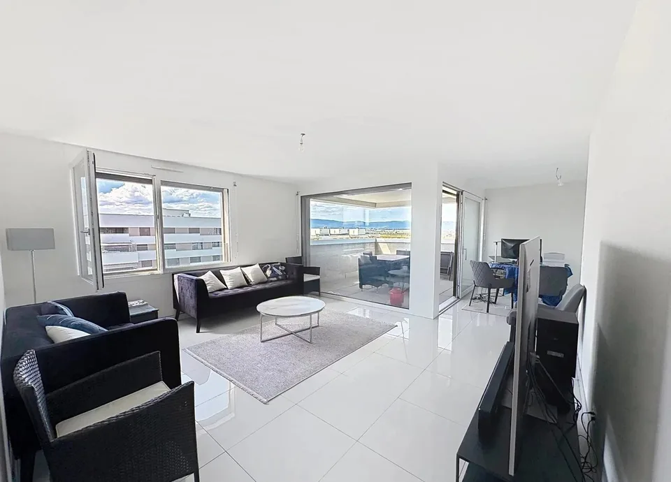 Magnificent attic with breathtaking views – photo 3 of 12