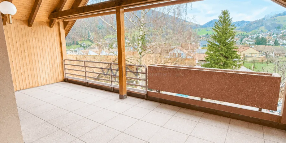 Appartement mansardé exclusif 153m2 + espace de stationnement