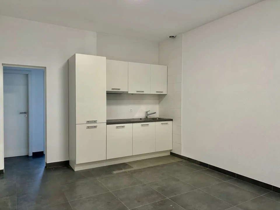 Magazzino/deposito/locale di 625 m2 in affitto con banchina di carico e posti auto; Riduzione del prezzo – foto 9 di 11