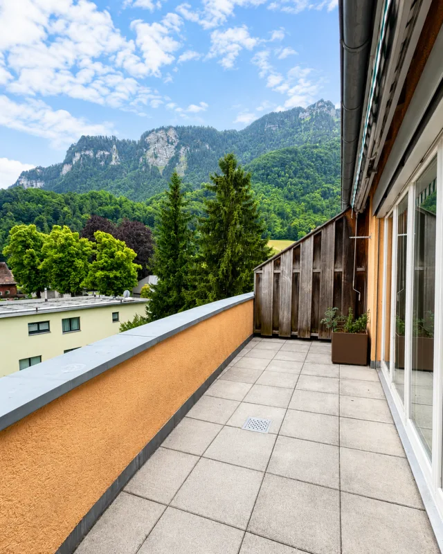4.5-Zimmer-Dachwohnung in Niederurnen mit wunderschöner Weitsicht – Foto 8 von 10