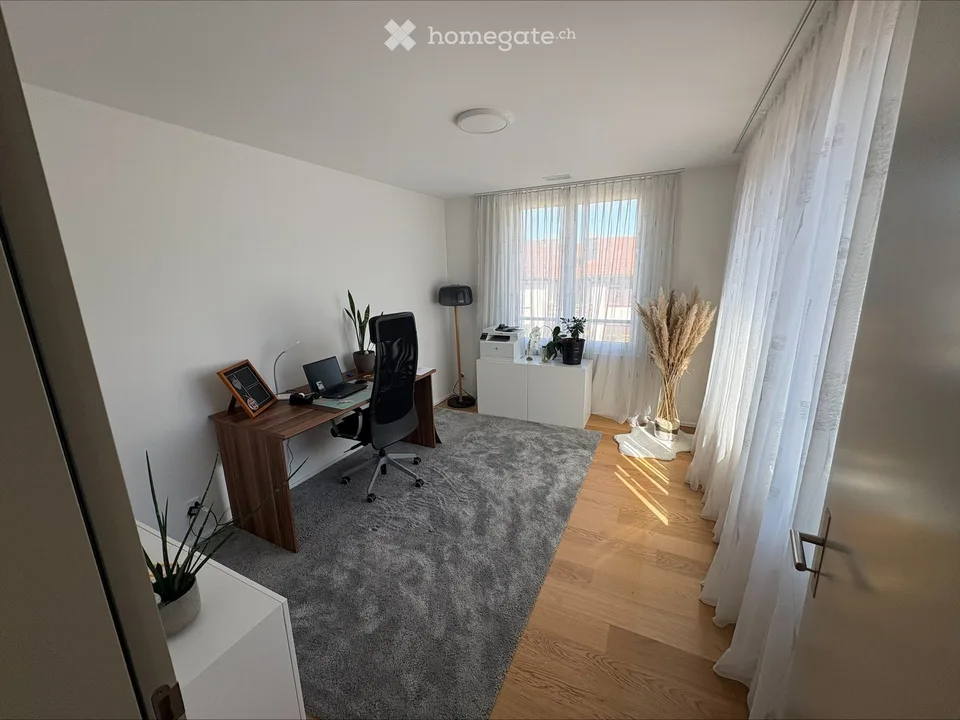 Appartamento moderno 4.5 locali con balcone nel centro di Wila
