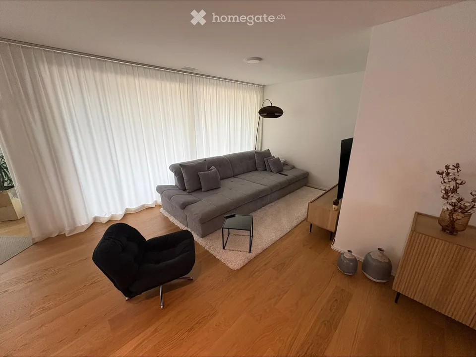Appartamento moderno 4.5 locali con balcone nel centro di Wila